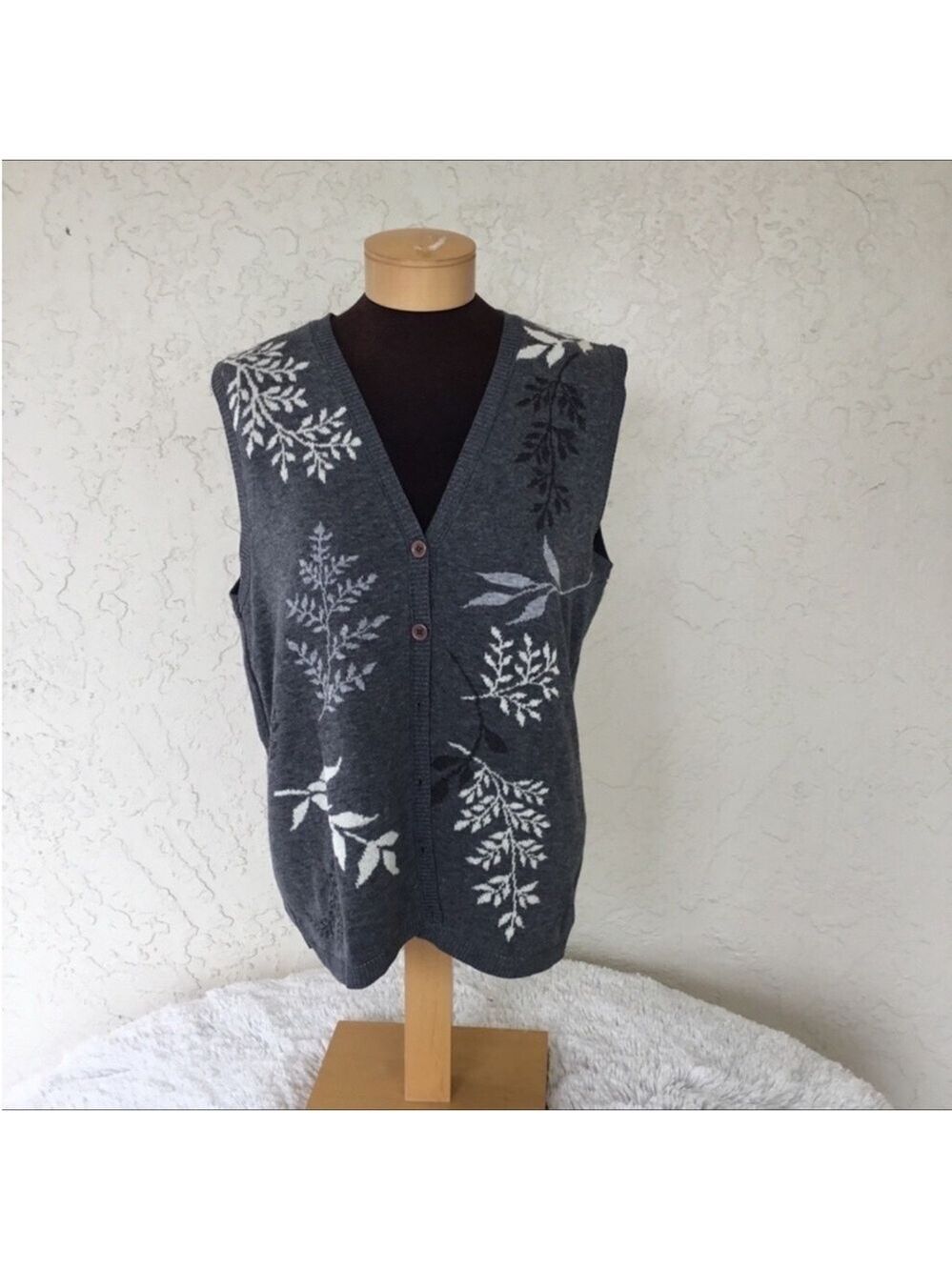 Alfred Dunner button down vest Woman’s size medium leaf print ribbed hem